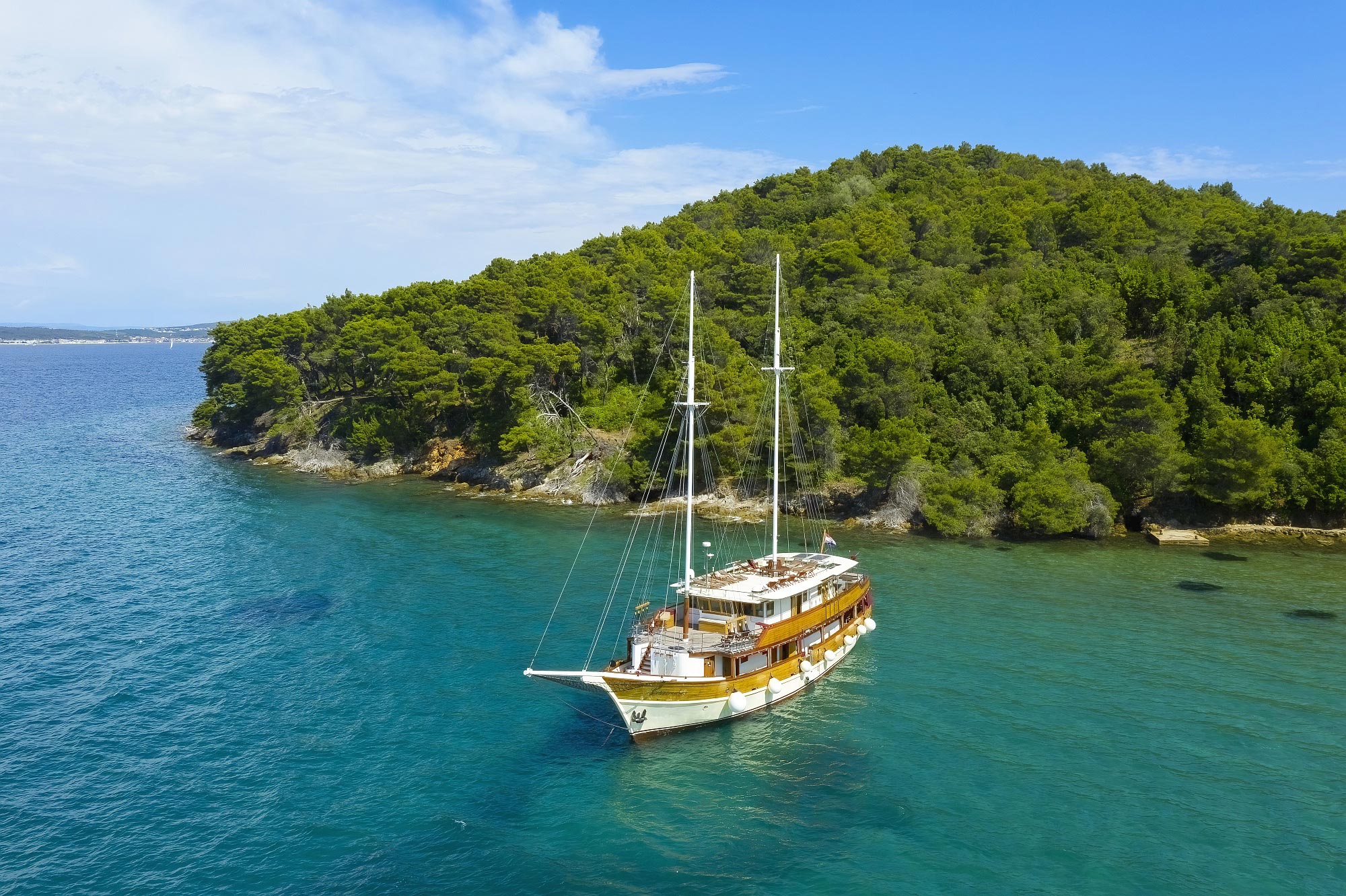 <span class="uc_style_uc_tiles_grid_image_elementor_uc_items_attribute_title" style="color:#ffffff;">Adria Island hopping</span>
